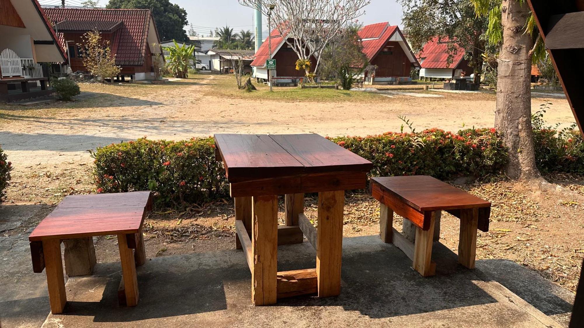 Mae Chaem Hotel And Resort Экстерьер фото